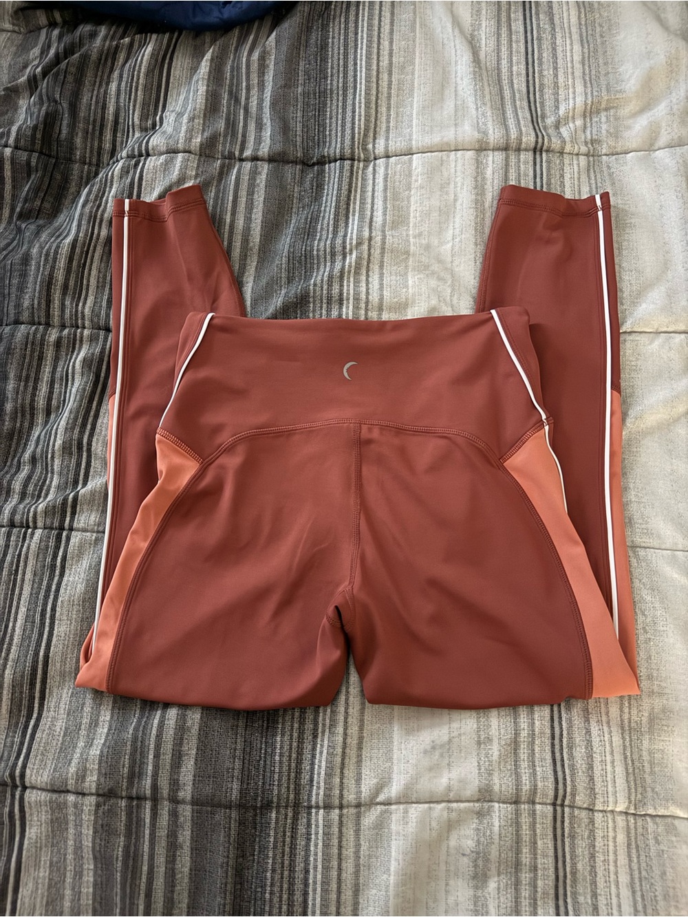 ZYIA Two-Tone Rust Performance Leggings with Contrast Panels